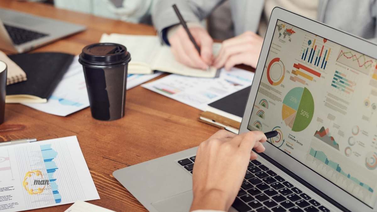 Tại sao doanh nghiệp cần quan tâm đến tính pháp lý khi chọn báo giá dịch vụ kiểm toán giá rẻ